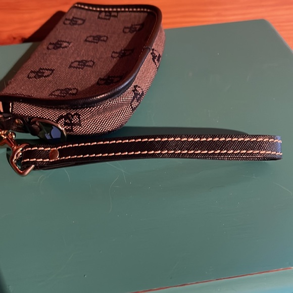 Dooney & Bourke wristlet - Picture 6 of 13